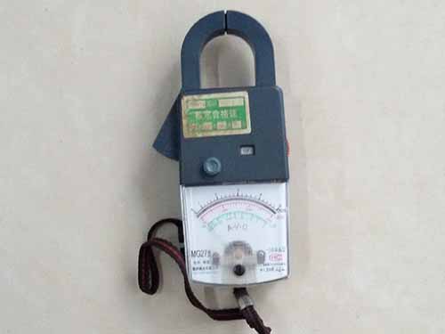 鉗（qián）形電流表